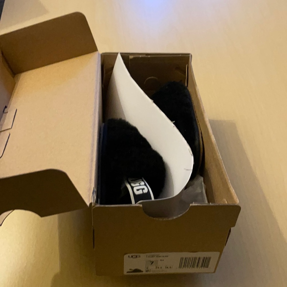 Toddler Uggs 7c slides